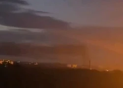 Sân bay trọng yếu Ukraine nghi trúng tên lửa mang đầu đạn chùm