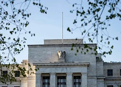 Trước thềm cuộc họp lãi suất, Fed đối mặt với khó khăn mới