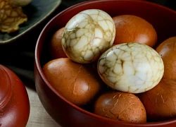 Vì sao nhiều người luộc trứng với trà?