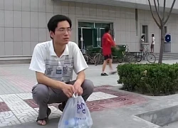 2 tháng nữa tốt nghiệp ĐH thì biến mất: Cha nghèo bật khóc vì bán hết tài sản, nợ nần nuôi con gái ăn học