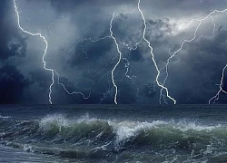 Bão số 2: Biển Đông có gió mạnh, sóng lớn