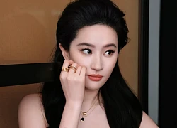 Bắt đầu đợt "phong sát" Lưu Diệc Phi sau drama đùng đùng nổi giận bỏ lễ trao giải?