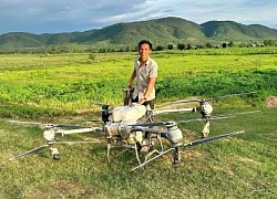 Chủ tịch tỉnh thưởng nóng người dùng drone cứu 2 em nhỏ mắc kẹt giữa nước xiết