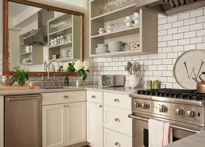 Đây là lý do không đặt gương đối diện bếp để tránh ảnh hưởng đến sức khỏe của gia đình