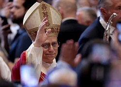 Giáo hoàng Leo nỗ lực đoàn kết Vatican với 'liệu pháp cái ôm'