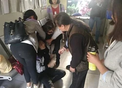 Học đại học 3 năm trời, nữ sinh ngã quỵ trước cổng trường khi bất ngờ nhận thông báo: "Em không phải là sinh viên của trường"