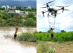 Nghẹt thở pha dùng drone hạng nặng giải cứu 2 bé mắc kẹt giữa dòng nước xiết