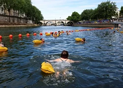 Người dân Paris giải nhiệt trong làn nước mát sông Seine sau hơn một thế kỷ