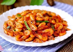 Rang tôm tuyệt đối không cho thứ nước này, tôm sẽ bị mềm, kém giòn ngon