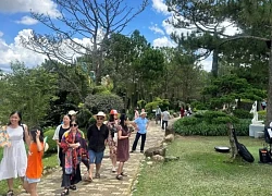 Rộn ràng mùa du lịch hè