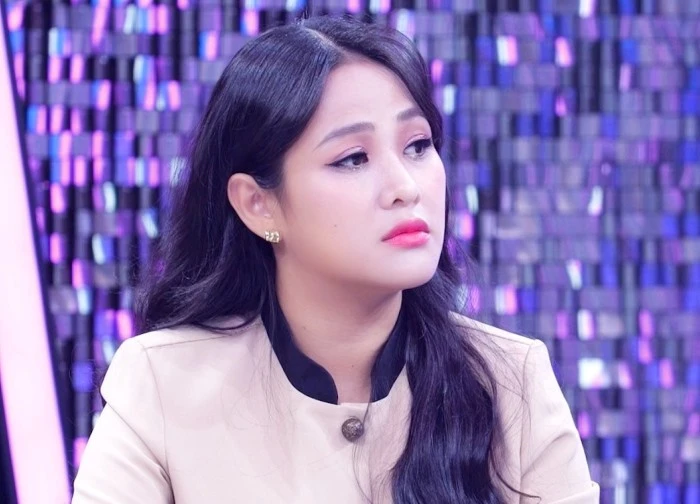 Con dâu NSƯT Kim Phương: Chồng bị lây tính nói nhiều từ tôi