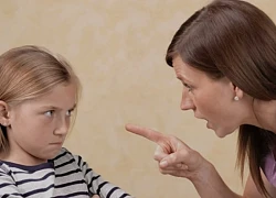 Con gái khóc nức nở vì tôi bắt tắt điện thoại lúc 23h30, và tôi tự hỏi: "Liệu mình có quá nghiêm khắc không?"