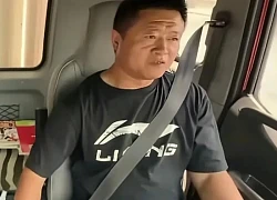 Con thi ĐH điểm thấp, ông bố lái xe tải bất ngờ lôi ra một xấp giấy kèm câu nói khiến triệu người rơi nước mắt