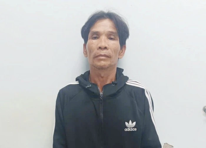Công an phát hiện hai thanh niên nằm bất động bên đường, 1 người tử vong