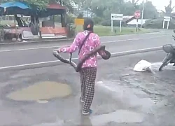 Đang đi dạo, bất ngờ thấy cảnh tượng "nổi da gà"