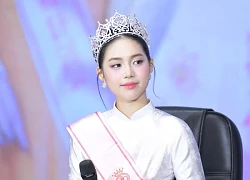 Hoa hậu Trúc Linh về thăm trường, nói về việc "lạm phát hoa hậu" ở Việt Nam