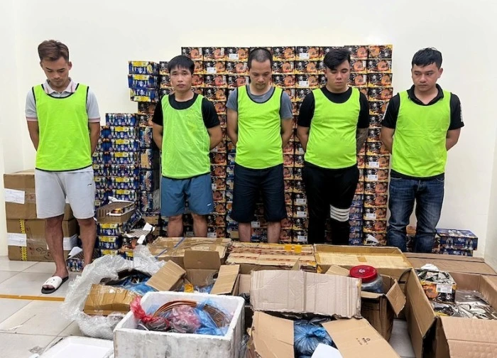 Khởi tố vụ án sản xuất, tiêu thụ gần 1 tấn pháo hoa nổ liên tỉnh