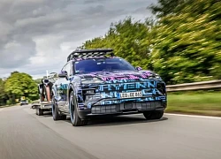 Porsche Cayenne EV lập kỷ lục, phô diễn sức mạnh trước ngày ra mắt