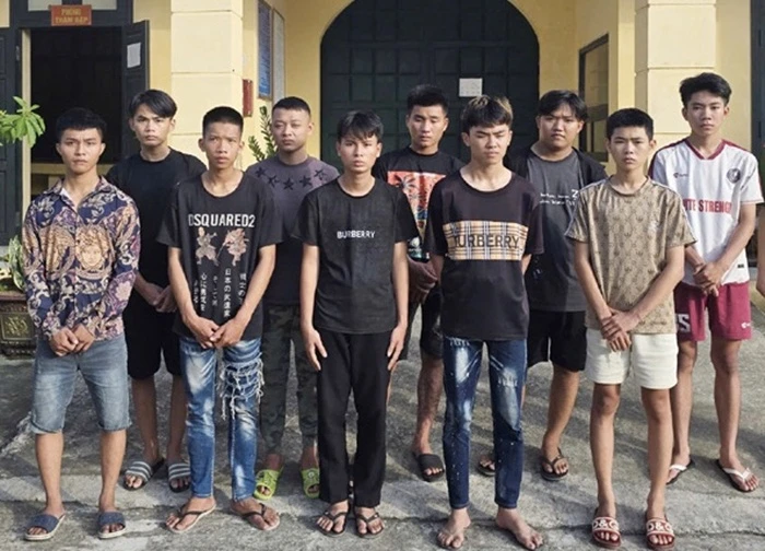 Tạm giữ hình sự 10 đối tượng gây rối trật tự công cộng