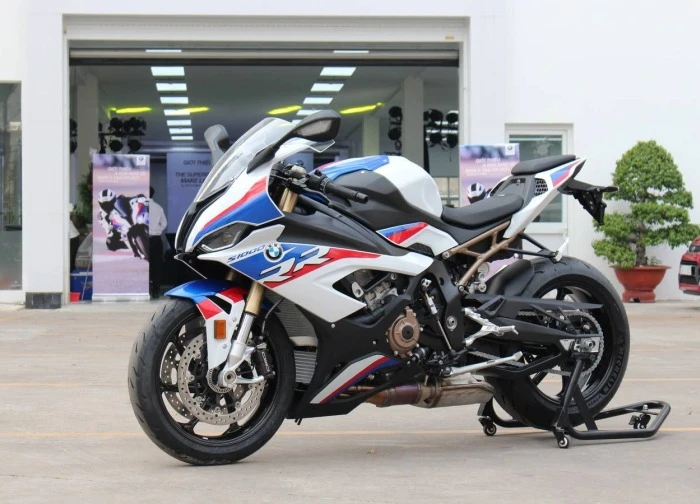 BMW S 1000 RR-Đỉnh cao tốc độ và công nghệ