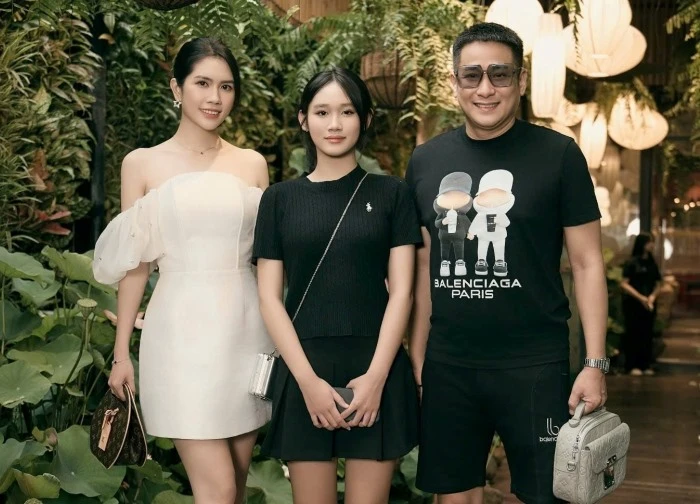 Con gái diễn viên Minh Tiệp gây sốt với visual như hoa hậu, đôi chân dài "cực phẩm" ở tuổi thiếu niên