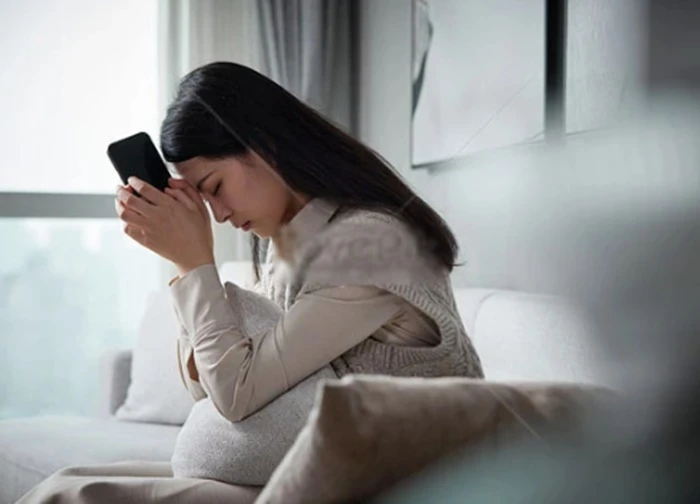 Con gái không đủ điểm vào trường công, chỉ vì 1 câu trách móc của mẹ khiến con bỏ nhà đi
