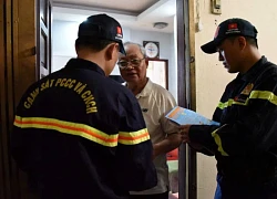 Dân chung cư đồng loạt dỡ, mở cửa 'chuồng cọp'