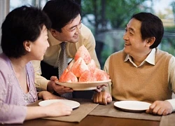 Định cho con gái 300 triệu mua nhà, nghe lén con rể nói chuyện, bố vợ thêm tiền mua hẳn 1 căn khác