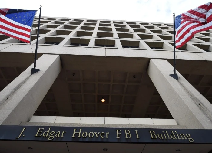 FBI điều tra hình sự đối với cựu Giám đốc FBI và CIA