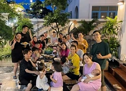 Gia đình Hà Nội mang 5 kg gạo, 30 cái bánh mì đi du lịch Hạ Long