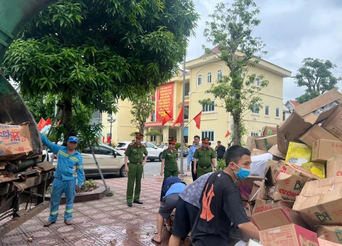 Hà Nội tiêu hủy 25 tấn bánh kẹo, thực phẩm bẩn ở làng nghề La Phù