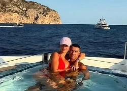 Kỳ nghỉ hè đắt đỏ của Ronaldo