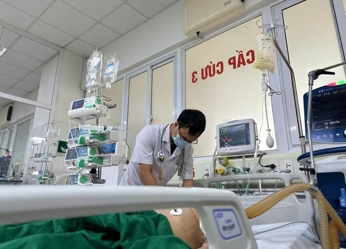 Liệt tứ chi sau mũi tiêm giảm đau