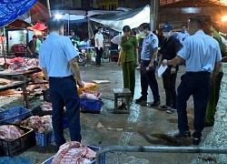 Lò cung cấp lợn nhiễm virus tả ở Hà Nội: "Hóa trang" thịt bệnh bằng máu