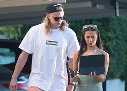 Paparazzi tóm dính nàng WAG bí mật sinh con cho cầu thủ nổi tiếng, giờ lộ diện với bikini nóng bỏng hơn mùa hè