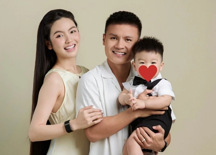 Quang Hải - Chu Thanh Huyền tung ảnh nét căng như poster phim, mừng sinh nhật đầu tiên của cậu quý tử Lido