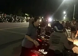 Thanh niên nhảy cầu rồi bơi vào bờ, mặc cho lực lượng chức năng tìm kiếm