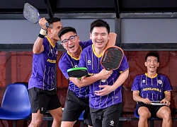 Thiếu gia nhà bầu Hiển rủ Văn Quyết, Duy Mạnh chơi pickleball, trận đấu căng như dây đàn, nhìn "phẩy vợt" mà choáng