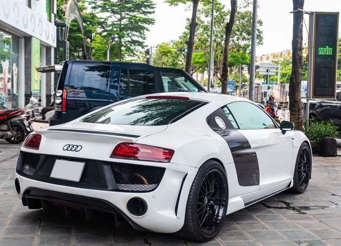 Cận cảnh siêu xe Audi R8 18 năm tuổi giá hơn 3 tỷ, tiền độ tốn tới 1 tỷ