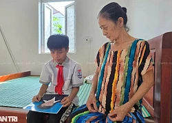 Cậu bé mồ côi nức nở: "Bà ơi, bà không được chết như mẹ cháu..."