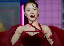 Chỉ 3 giây cởi áo trên sân khấu, Phương Ly đã được "phong thần"