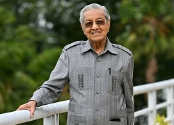 Cựu Thủ tướng 100 tuổi của Malaysia nhập viện sau một giờ đạp xe