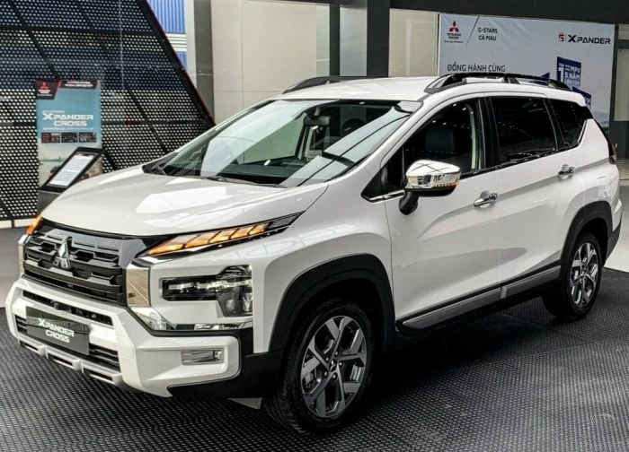 Giá lăn bánh Mitsubishi Xpander Cross chạm đáy, rẻ chưa từng có, SUV hạng B rẻ nhất, Suzuki XL7 hụt hơi với doanh số