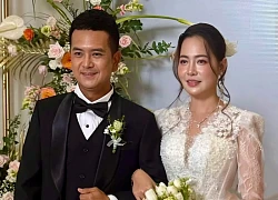 Hùng Thuận 'Đất phương Nam' hôn và nói lời ngọt ngào với vợ trong lễ cưới