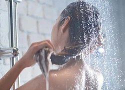 Mùa hè nên tắm nước nóng hay lạnh?