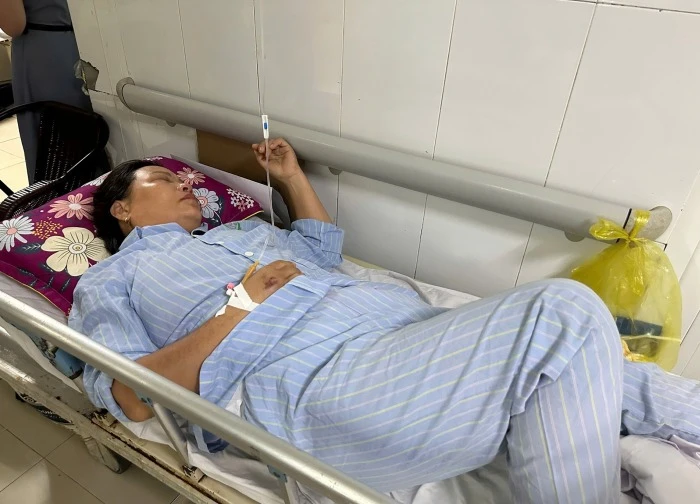 Nữ giáo viên kể phút bàng hoàng khi ô tô tông 2 xe máy rồi lao xuống sông