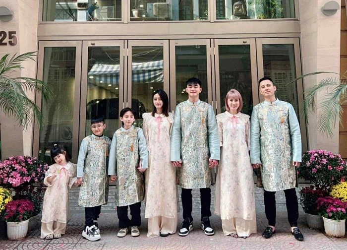 Sinh 5 con, vợ chồng Hà Nội xoay như chong chóng, 'đứng hình' vì một câu của con