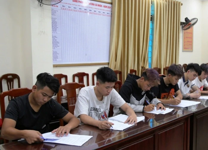 Triệu tập 20 đối tượng mang hung đi hỗn chiến, cướp tài sản