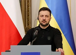 Ukraine: Tổng thống đề nghị gia hạn thiết quân luật, chuẩn bị cải tổ nội các