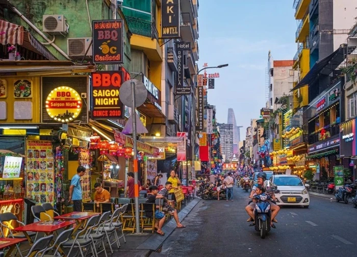 Báo Tây so sánh du lịch Hà Nội và TP.HCM